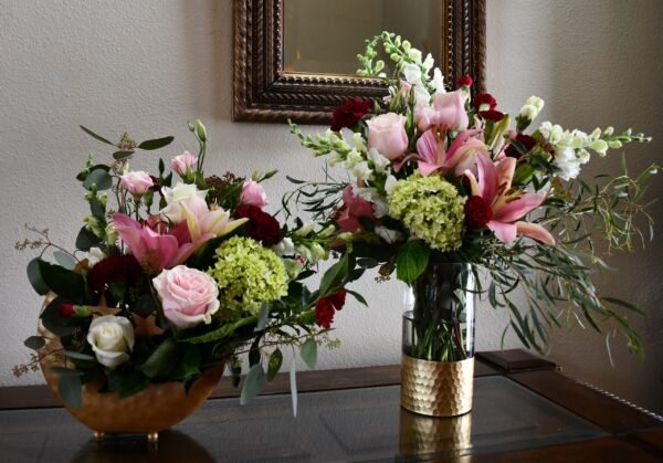 Romance en Elegance Floral Arrangement - Image 4