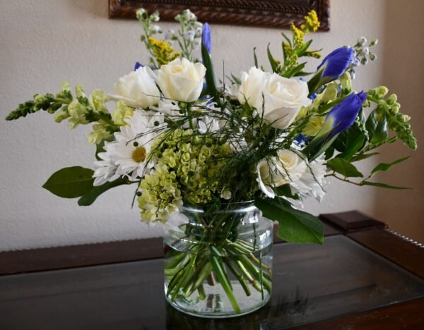 Twinkling Stars Vase Floral Arrangement - Image 3